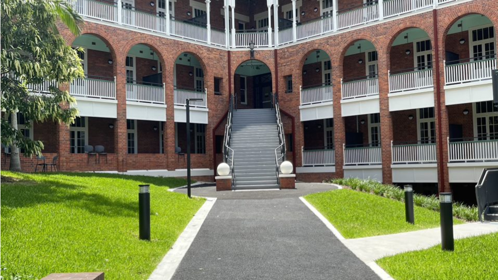 Sth Ctyard