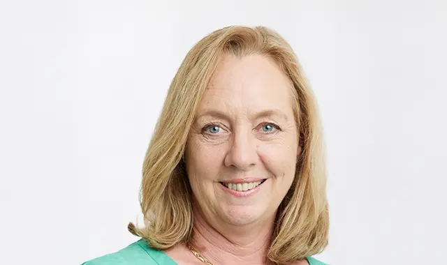 Caroline Stokes 700X700