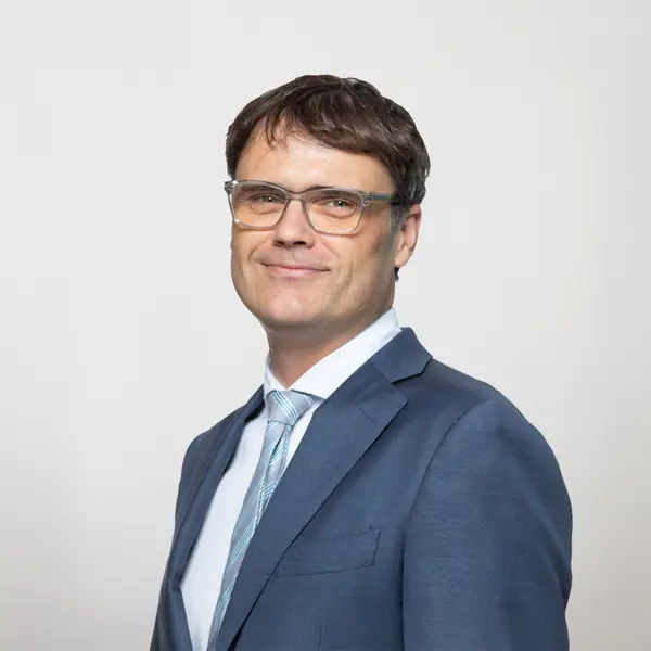 Ben Lyons Urbis Cv 700Px